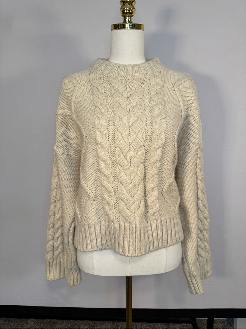 Cream White Cable Knit Slightly Cropped Oversize Sweater L